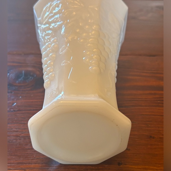 Vintage Milk Glass Vase Hexagon Bouquet Vase Embossed Grape & Vine Pattern - Picture 9 of 10
